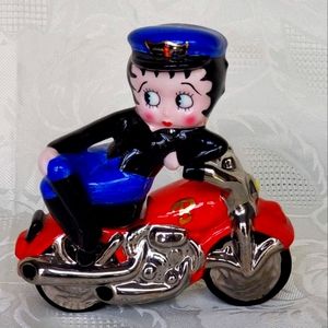 Vintage Betty Boop Salt & Pepper Shakers